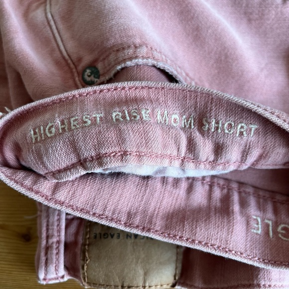AE highest rise mom short Sz 10 - Picture 4 of 4